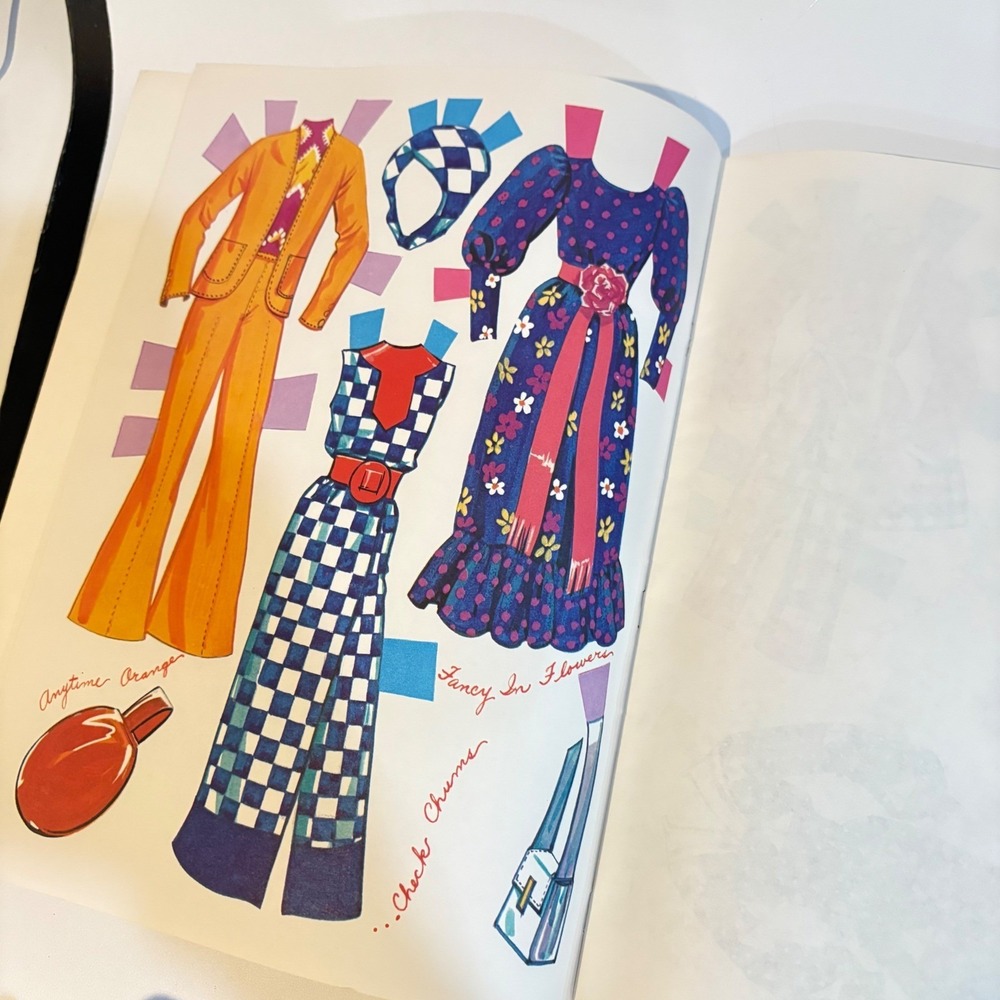 Vintage 1973 Barbie Boutique Paper Doll Book Whitman 1954 Unused Mod Fashions - Picture 3 of 7